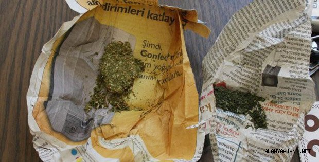 ALIŞVERİŞTE ESRARLA YAKALANDI