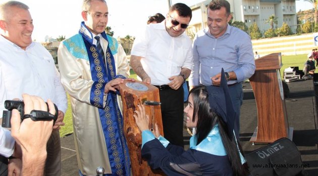 ALKÜ ilk mezunlar için tören yaptı