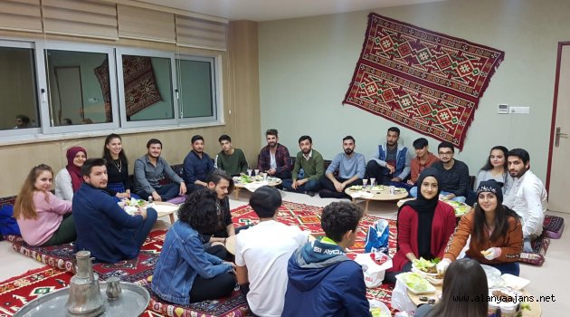 ALKÜ'lü öğrencilere çiğköfteli moral