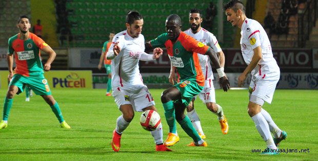 ALTIPARMAK: “SEZONUN EN KÖTÜ FUTBOLUNU OYNADIK”
