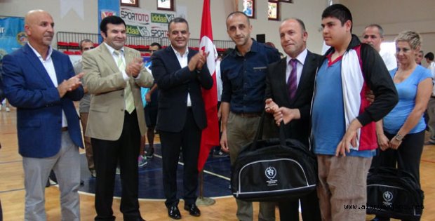 AMATÖR SPORCULARA ÖDÜLLERİ VERİLDİ