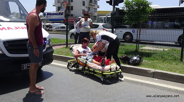 Ambulansa yol vermek isterken kaza yaptı
