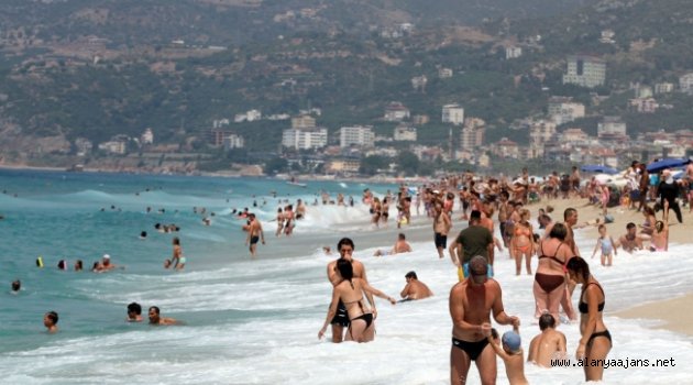 Antalya bayramda kaç turist ağırladı?