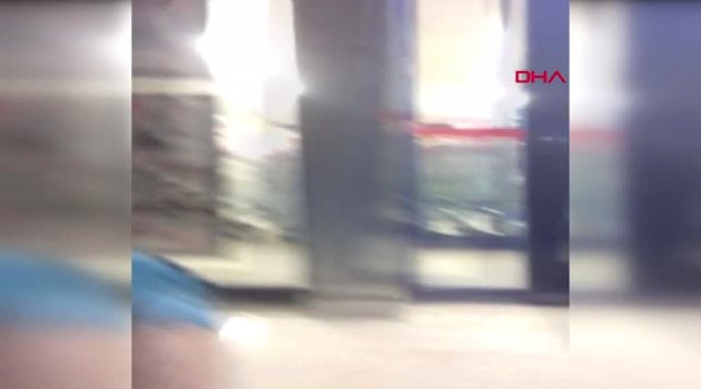 Kız çocuğuna istismarda bulunduğunu iddia ettiği kişiyi dövüp teslim etti