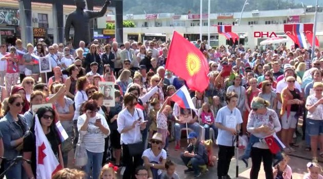 Antalya Rus 'Zafer Bayramı' Kemer'de Kutladı