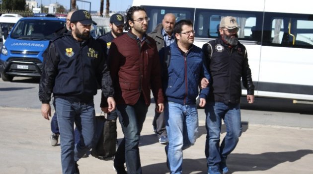 Antalya'da Eski Dekan ve Öğretim Üyeleri Fetö'den Adliyede