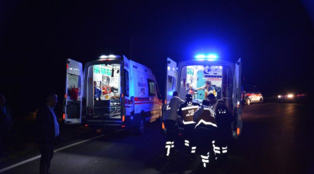 Antalya'da Otomobil Devrildi: 2 Yaralı