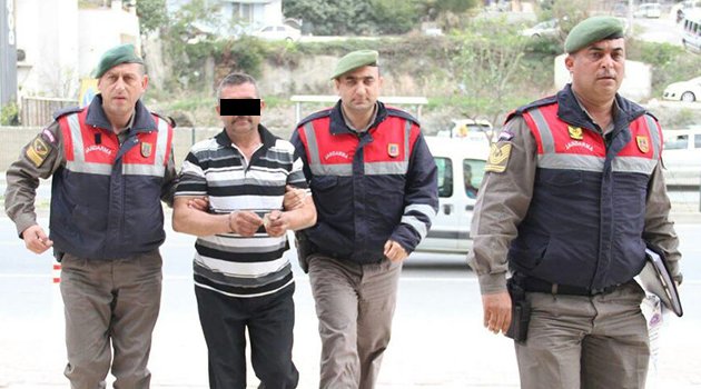 Arkadaşını çekiçle öldürdü !!!