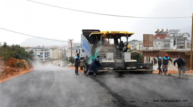 Asfalt çalışmaları devam ediyor