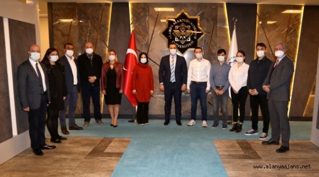 Asistan hekimlerden Rektör Kalan'a ziyaret