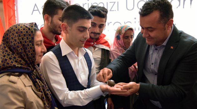 Asker adaylarına kına...