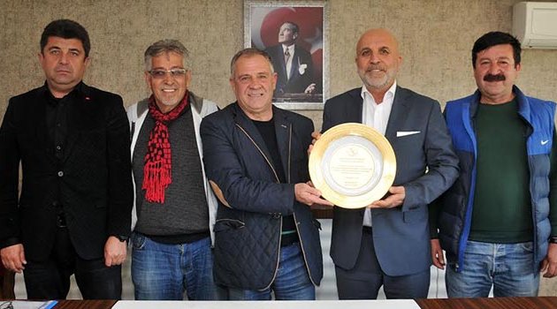 ASKF’den Çavuşoğlu’na Plaket