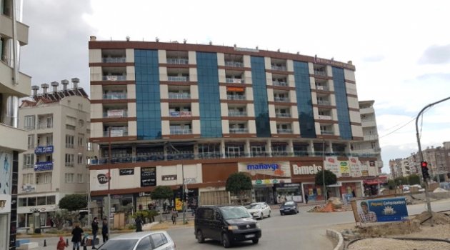 Avm'nin Penceresinden Düşen Genç Kız Hayatını Kaybetti