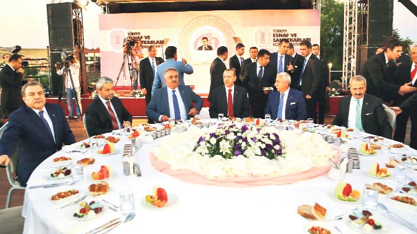 Başbakan: Esnafın tavrı net
