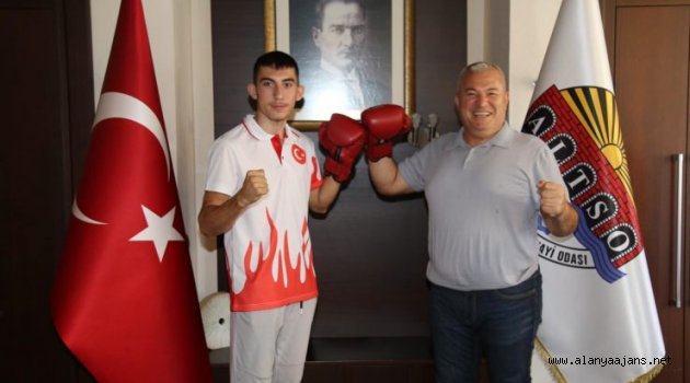 Başkan Şahin boks eldivenlerini giydi