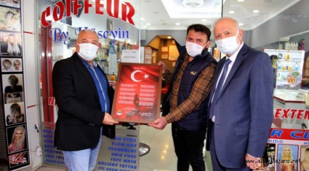 Başkan Şahin’den esnafa jest