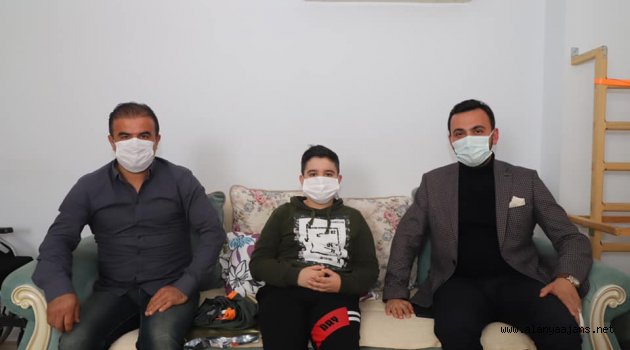 Başkan Toklu’dan küçük taraftara forma jesti