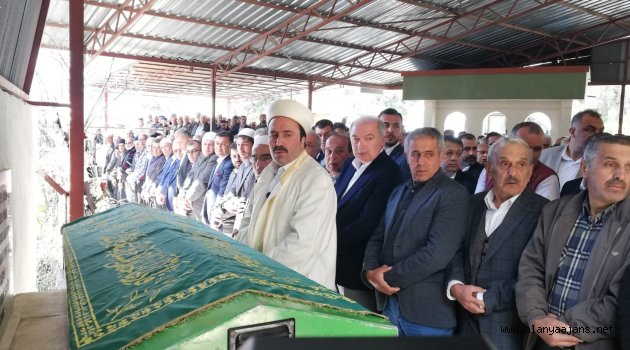 Başkan Uysal'dan amcasına son görev