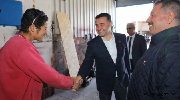 Başkan Yücel Avsallar'da esnafla kucaklaştı