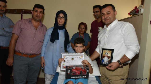 Başkan Yücel, "Erkeklik" diploması dağıttı