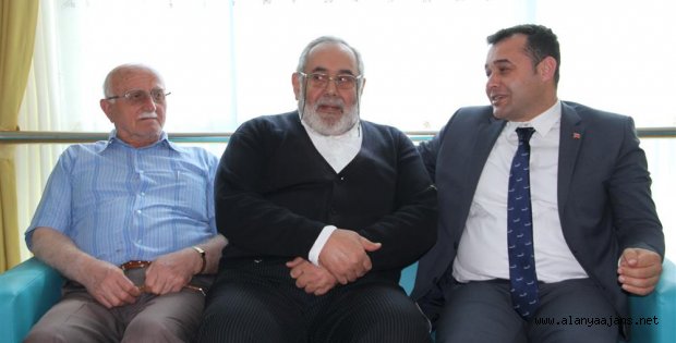BAŞKAN YÜCEL, HUZUREVİ SAKİNLERİNİ ZİYARET ETTİ