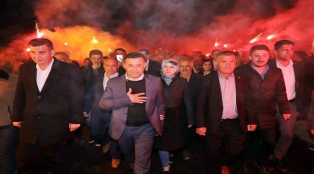 Başkan Yücel’i meşalelerle coşkulu karşılama