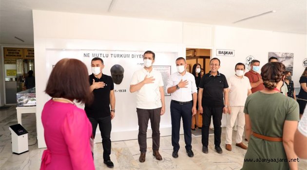 Başkan Yücel tatil öncesi personellerle bayramlaştı
