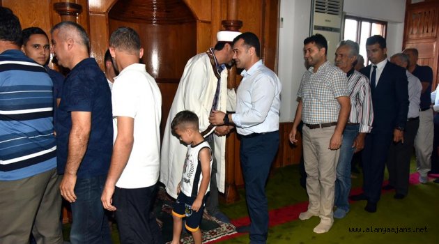 Başkan Yücel Vatandaşla Bayramlaştı