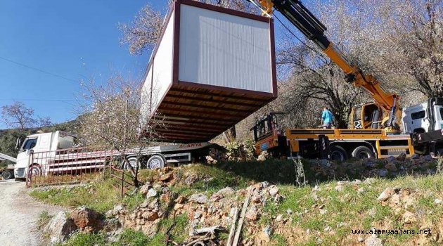 Başkan Yücel'den evsiz adama konteynır ev jesti