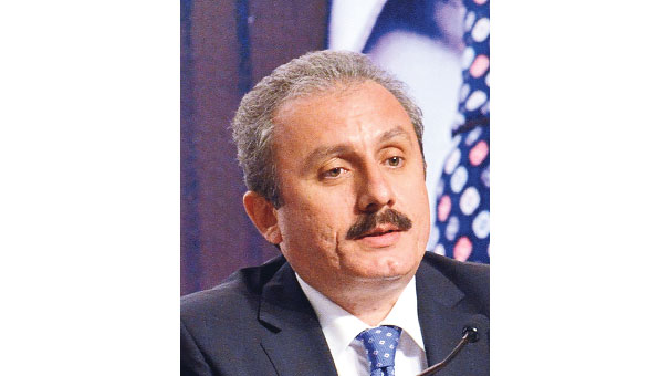 Başörtülü aday da gösterebiliriz