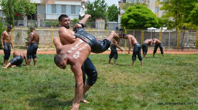 Başpehlivanlardan Kırkpınar öncesi yağlı antrenman