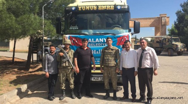Belediyenin yardım TIR'ı teslim edildi