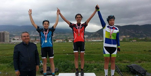 BELEDİYESPOR KULÜBÜ SPORCULARI KÜTAHYA’DAN BAŞARI İLE DÖNDÜLER