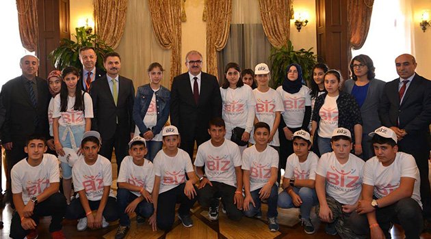 Bitlis ve Şırnaklı öğrenciler Antalya’yı gezdi