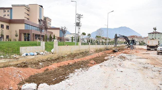 Bölge Hastanesi’nin Yolu Düzenleniyor