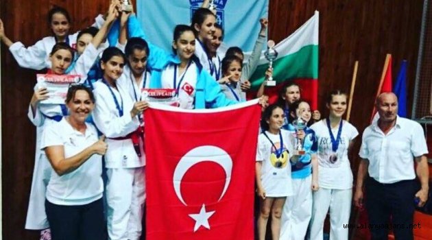Bulgaristan'dan şampiyon döndüler