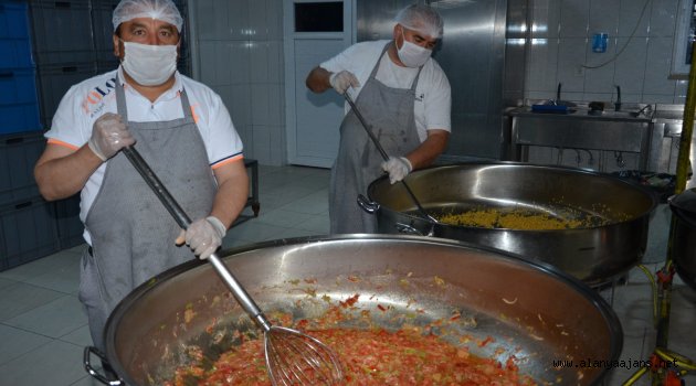Büyükşehir aşevleri 683 bin kişilik yemek yardımı yaptı