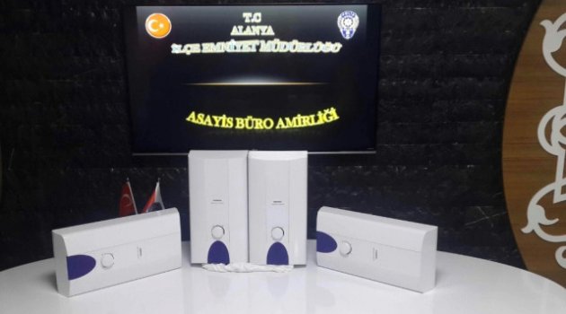 Çaldıklarını internetten satmak isterken yakalandı