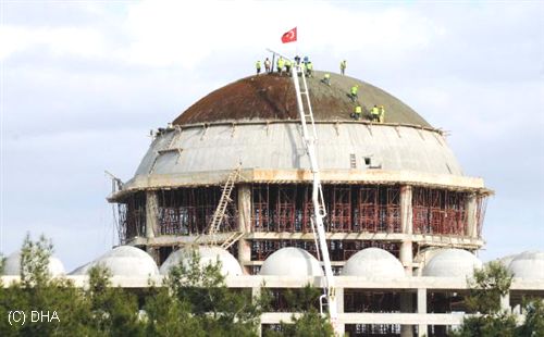Cami Kubbesinde 16 Korkusuz İşçi