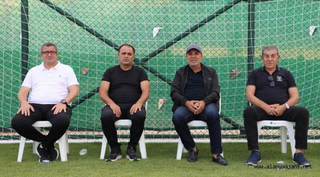 Çavuşoğlu Alanyaspor'un idmanını izledi