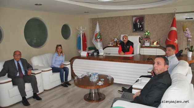 Çavuşoğlu'na 'geçmiş olsun' ziyareti