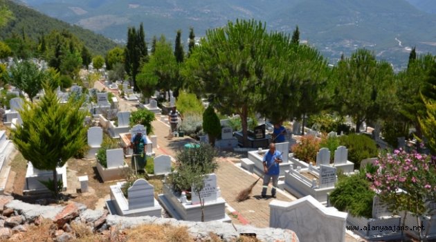 Cikcilli mezarlığında sorunsuz hizmet