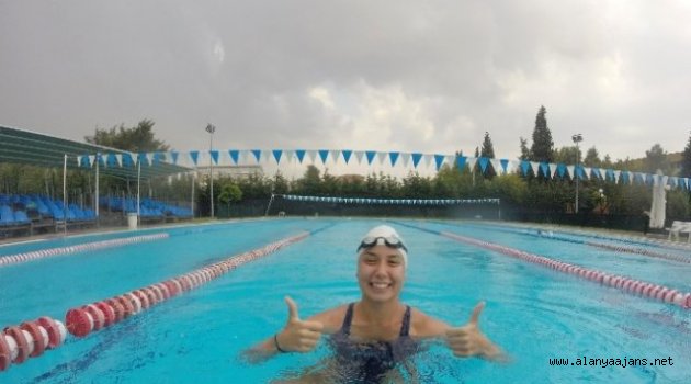 Çılgın Türkler Capri Adası'na Yüzecek