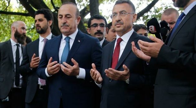 Cumhurbaşkanı Yardımcısı Oktay ve Bakan Çavuşoğlu El Nur Camisi'ni ziyaret etti