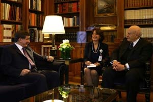 Davutoğlu'ndan Yunanistan'a güzel mesajlar