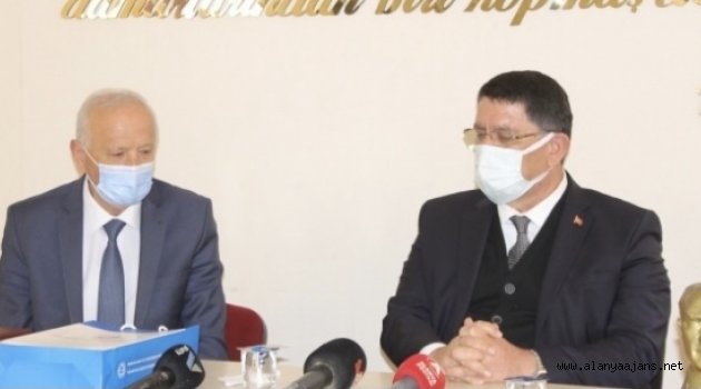 Dere, Alanya’ya gelip esnafın taleplerini dinledi