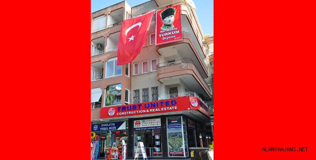 DEV TÜRK BAYRAĞI VE ATATÜRK POSTERİ ASTI