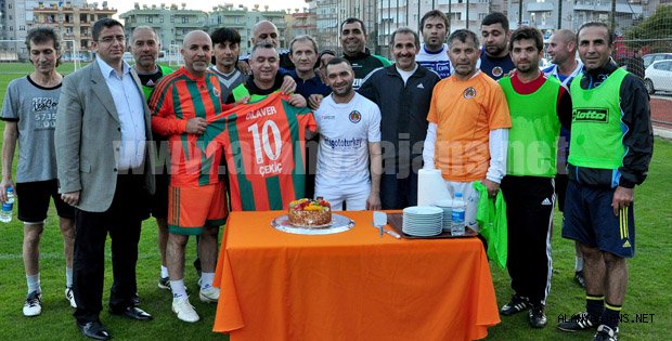 DİLAVER ÇEKİÇ' E SÜRPRİZ KUTLAMA