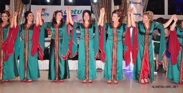 DÜNYA ANNELERİ İÇİN ÖZEL KUTLAMA