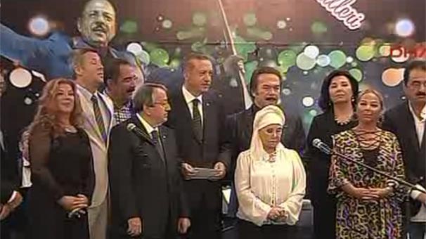 Erdoğan türkü söyledi